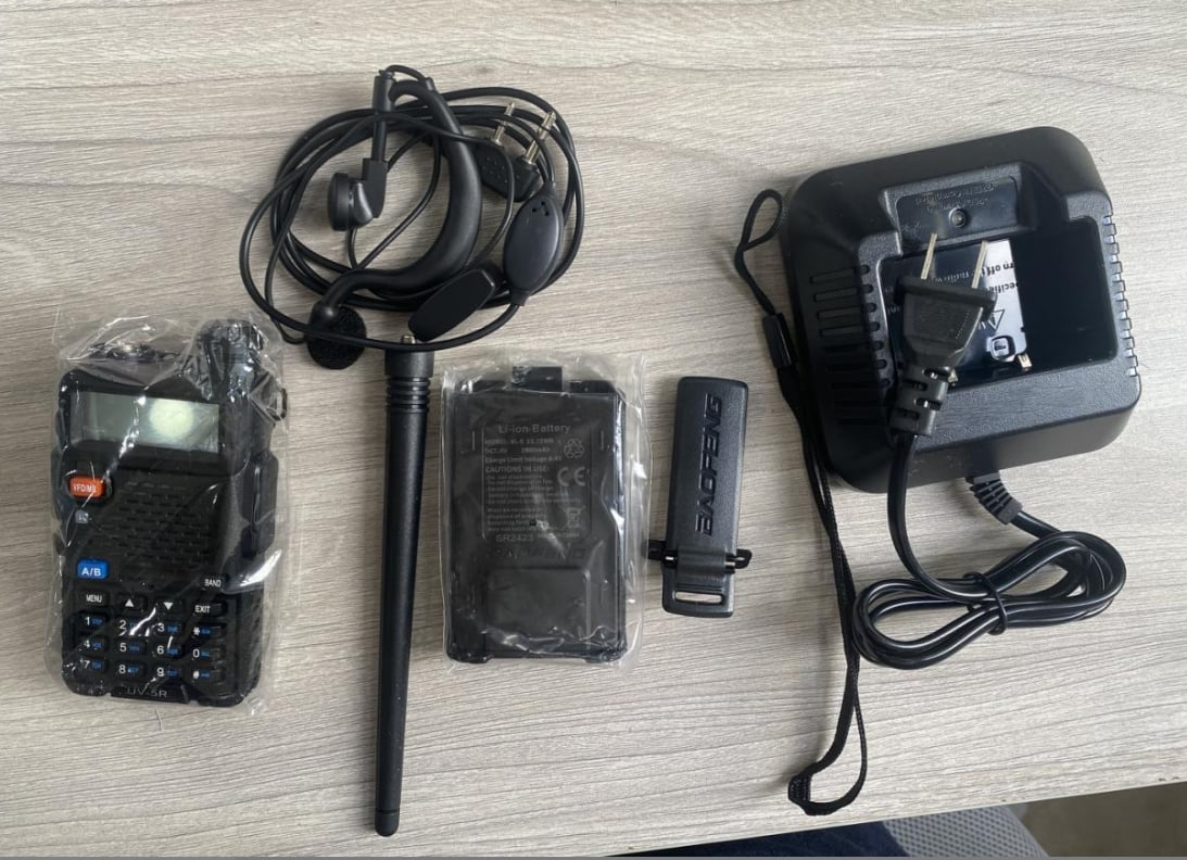 π»β¨ UV-5R Dual Band Ham Radio β Stay Connected Anywhere! ππΆββοΈ